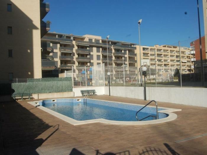 Homes & Go Albeniz Basic La Pineda Bagian luar foto