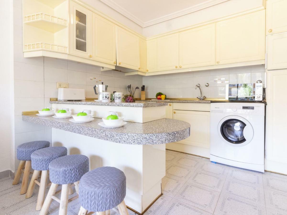 Homes & Go Albeniz Basic La Pineda Bagian luar foto