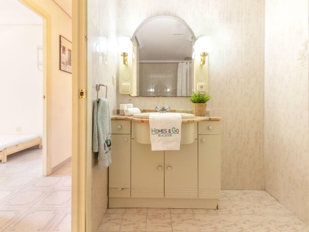 Homes & Go Albeniz Basic La Pineda Bagian luar foto