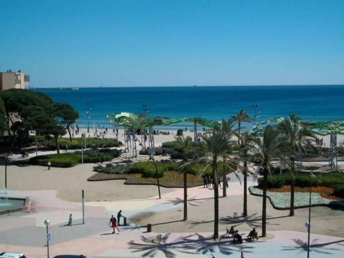 Homes & Go Albeniz Basic La Pineda Bagian luar foto